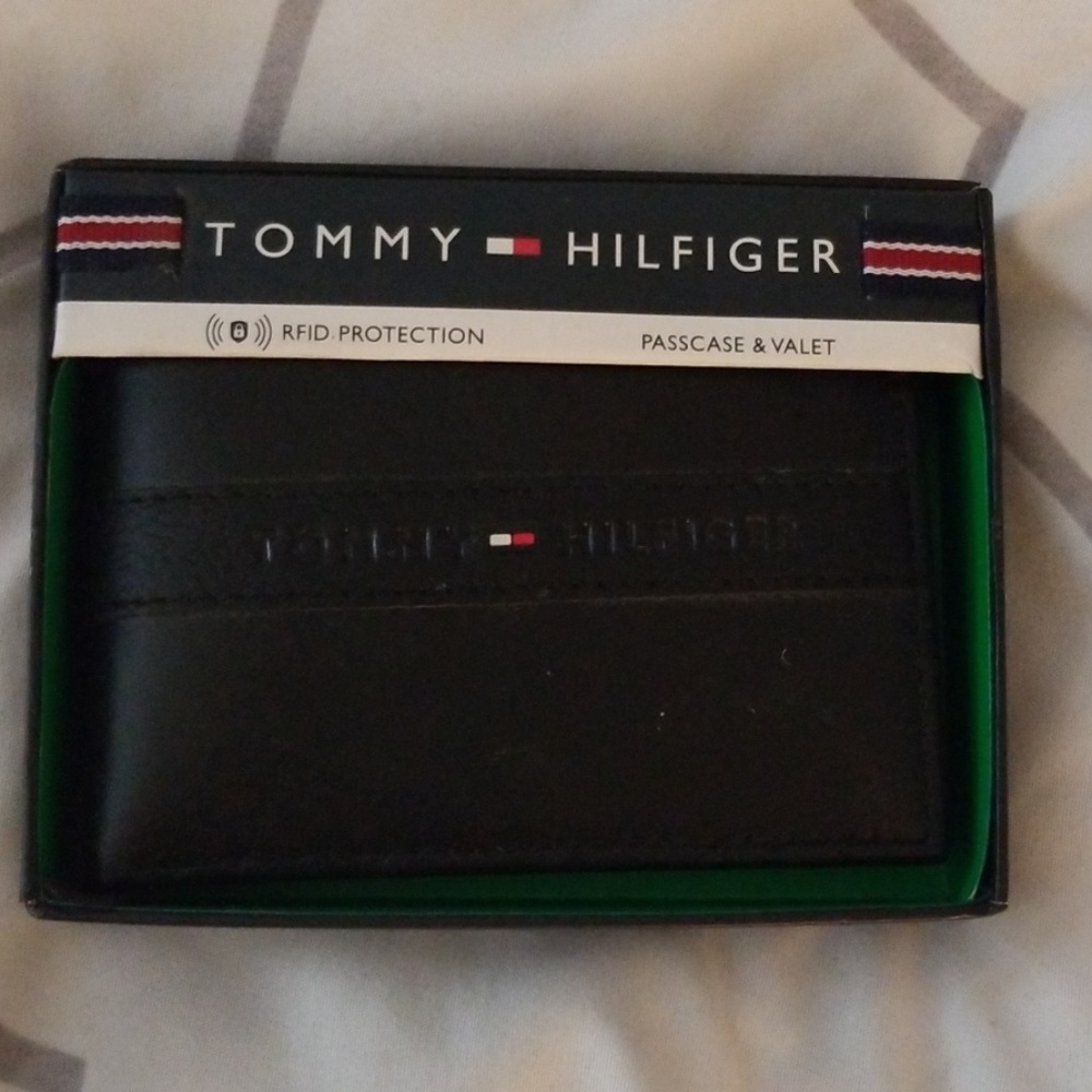 Men's bifold leather wallet